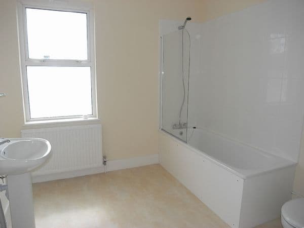 Flat to rent in Rowlands Road, Worthing